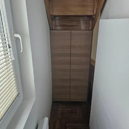Car11 Apartment